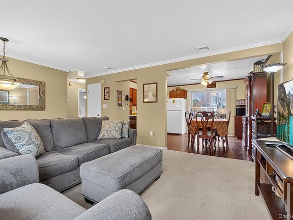 3rd image of 4 Pine View Road