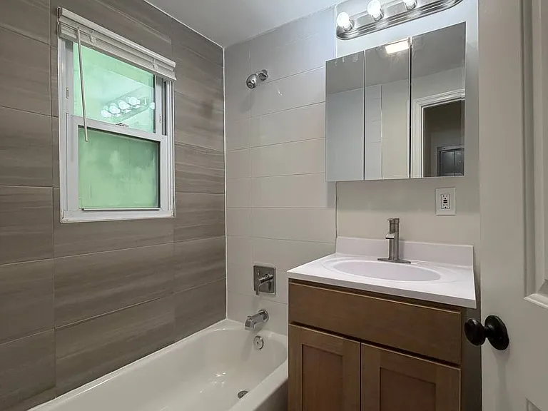39 Hawthorne Dr #1 — Photo 23