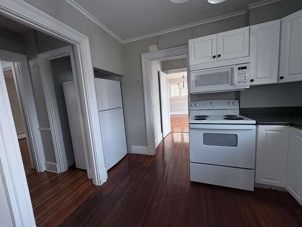4 bed, 1.5 bath, $3,150 — Photo 2