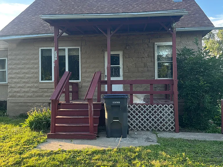 317 Nolan Ave — Photo 2