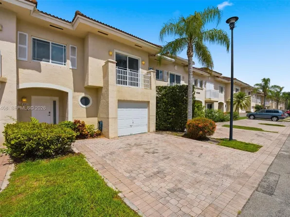 10180 SW 88th St APT 403, Miami, FL 33176