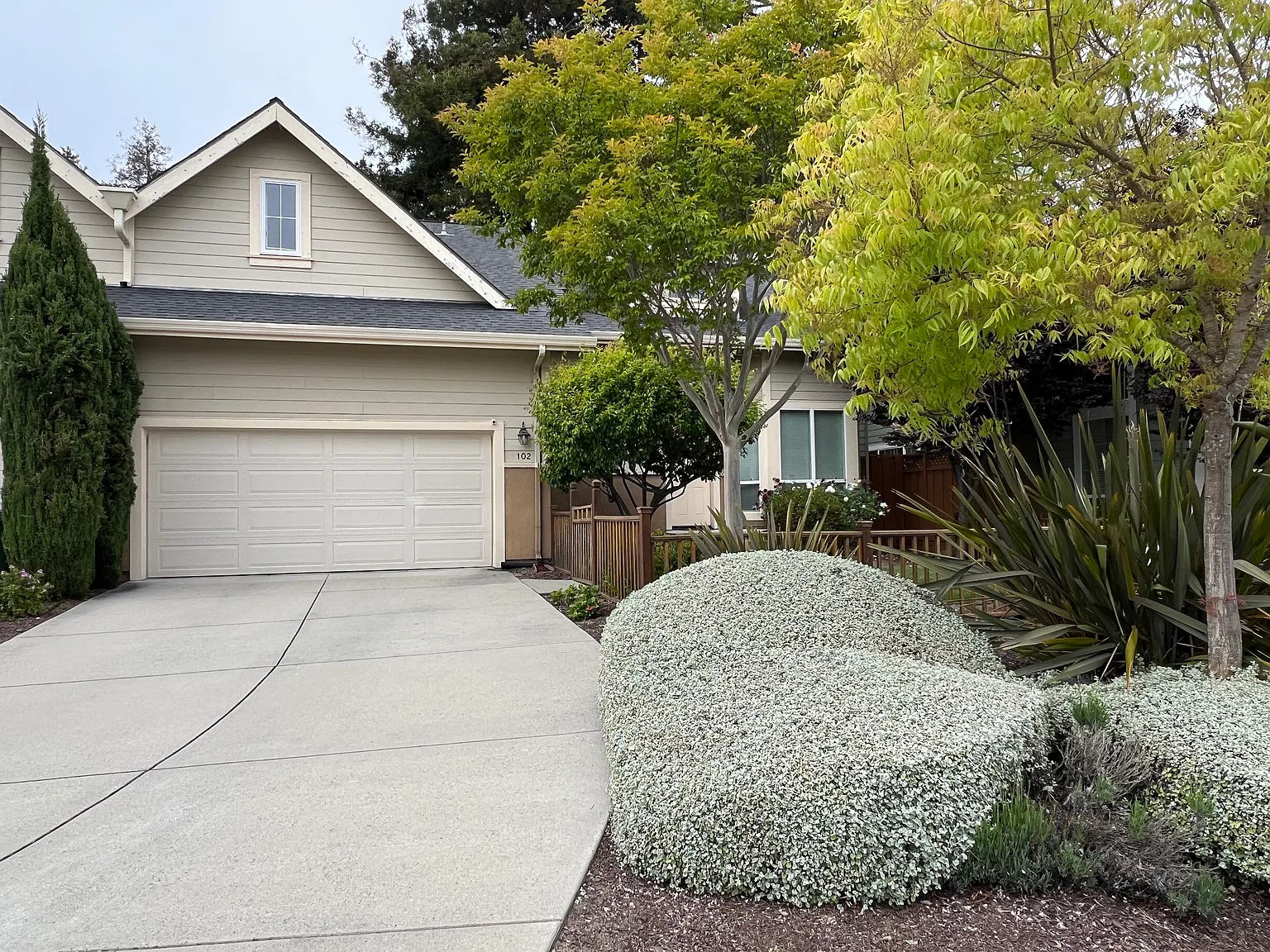 4 bed, 2.5 bath, 2430 sqft, $5,900 — Photo 2