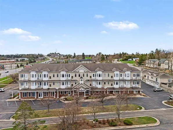 725 Harbor Watch Dr #307, Petoskey, MI 49770
