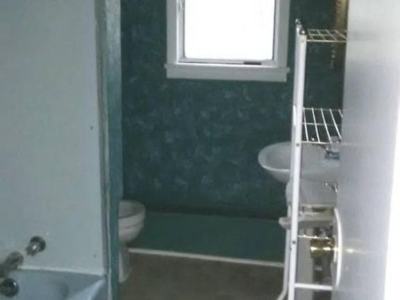 2nd floor bathroom