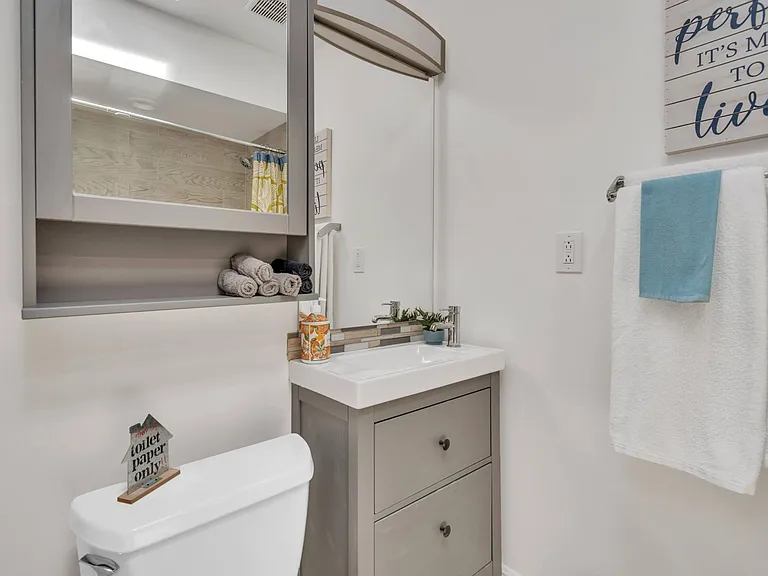 2414 Nassau St — Photo 34
