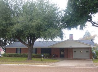 208 Colonial Cir, Athens, TX 75751