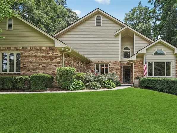 2011 Sturbridge Ln, Buford, GA 30519