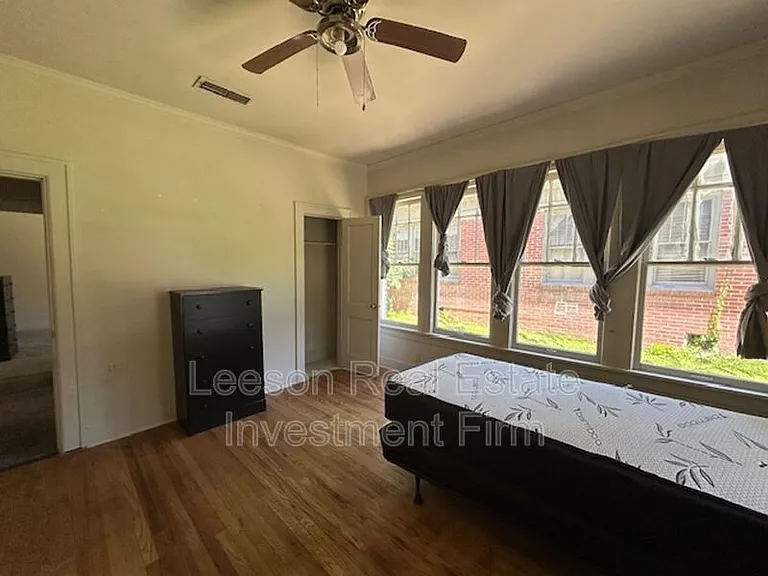 142 E Jordan St — Photo 15