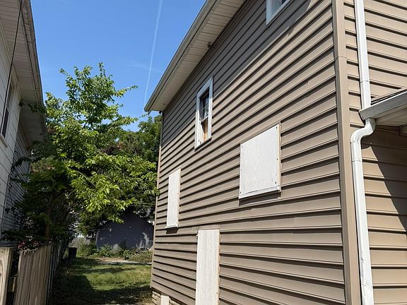 3rd image of 559 S Burgess Ave