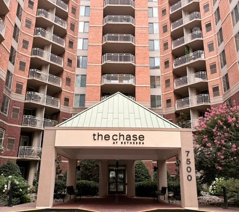 7500 Woodmont Ave #907