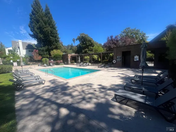 554 March Avenue, Healdsburg, CA 95448