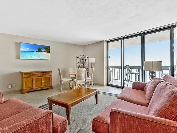 3rd image of 310 Padre Blvd