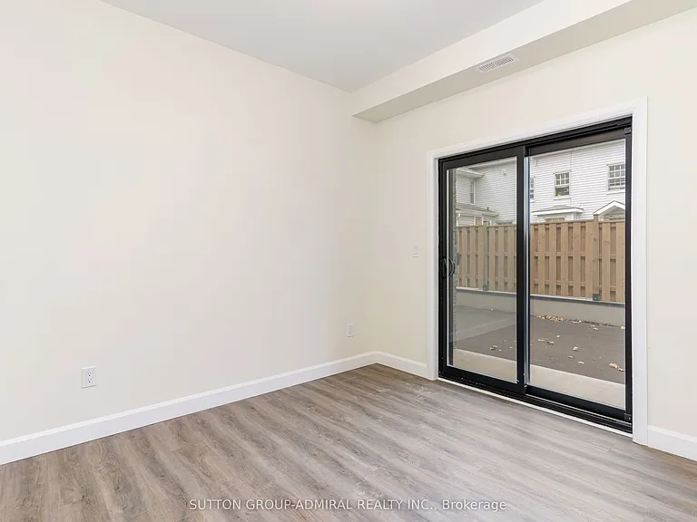 274 King St E #2 — Photo 10