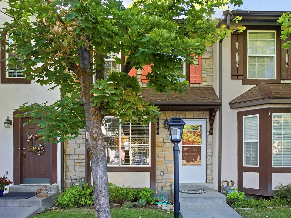 87 Geneva Dr
