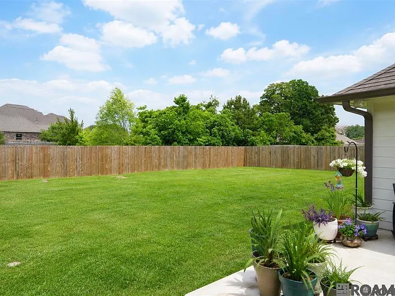 17905 Delaney Dr — Photo 2