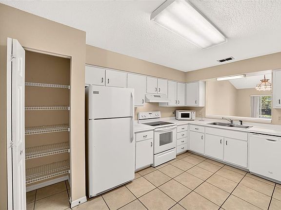 4th image of 2478 SE 18th Cir