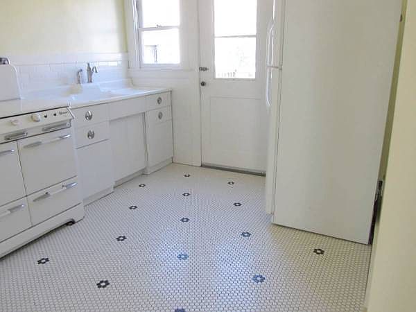 2nd image of 4138 Balboa St