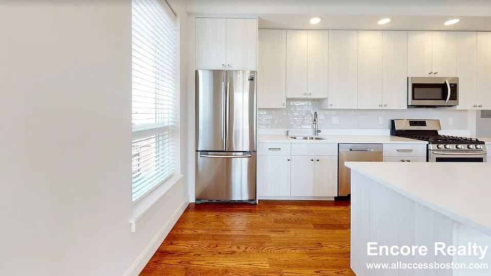 2 bed, 880 sqft, $4,000 — Photo 3