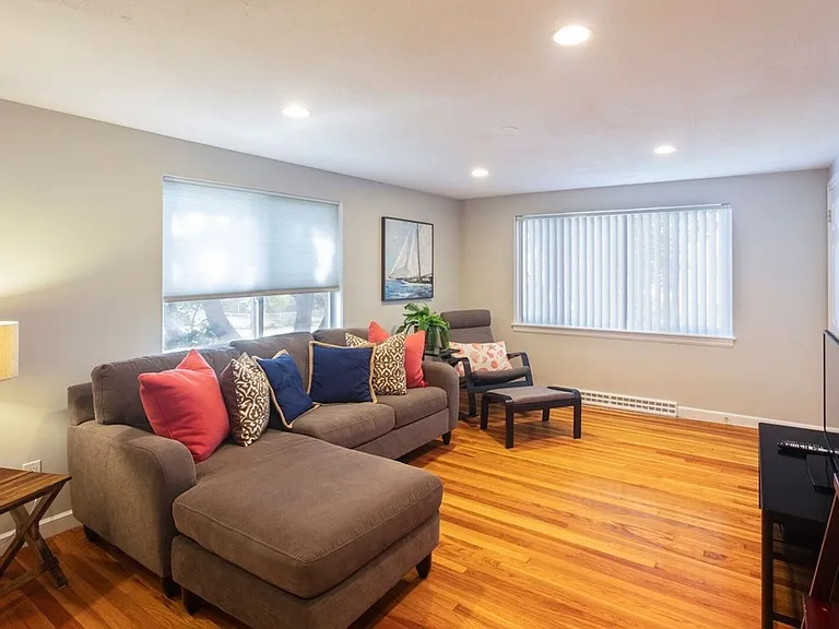 388 Crescent St #4 — Photo 2