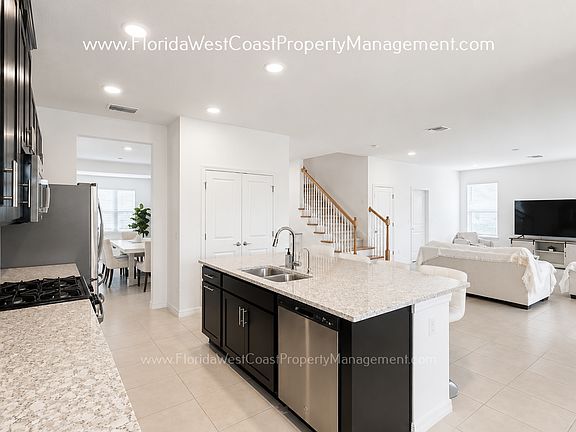 3rd image of 6394 Grandview Hill Ct
