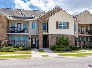 1469 Pelican Club Dr, Baton Rouge, LA 70820