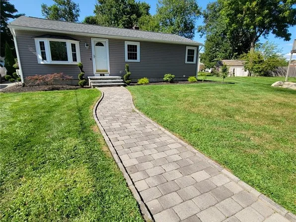 28 Davis St, West Warwick, RI 02893