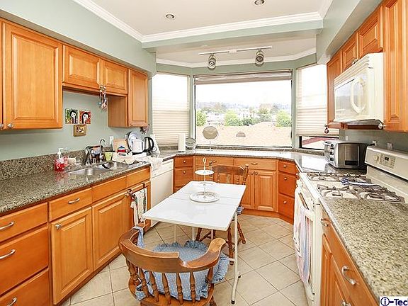 5th image of 350 W Loraine St Unit 304