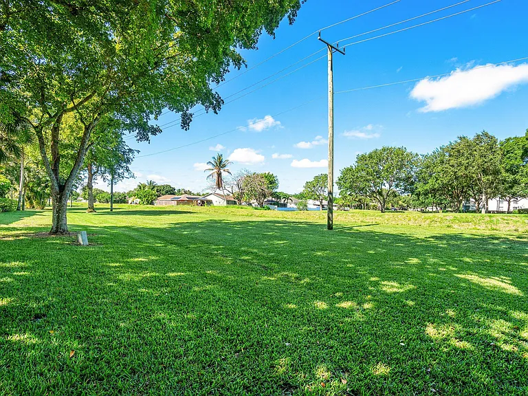 10137 Mangrove Dr #203 — Photo 38