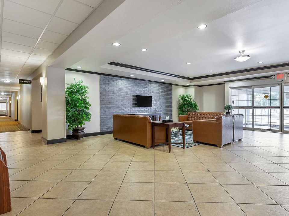 Lobby and Guest Check-in