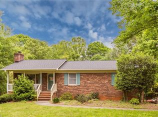 4605 Oak Park Dr, Pfafftown, NC 27040