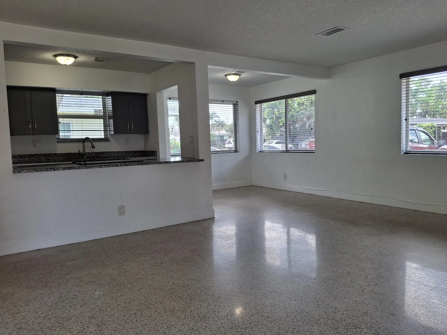 3 bed, 2.0 bath, 1200 sqft, $3,000 — Photo 4