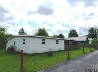 16 Bleeker St, Corinth, NY 12822
