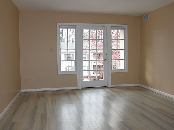 French door to balcony