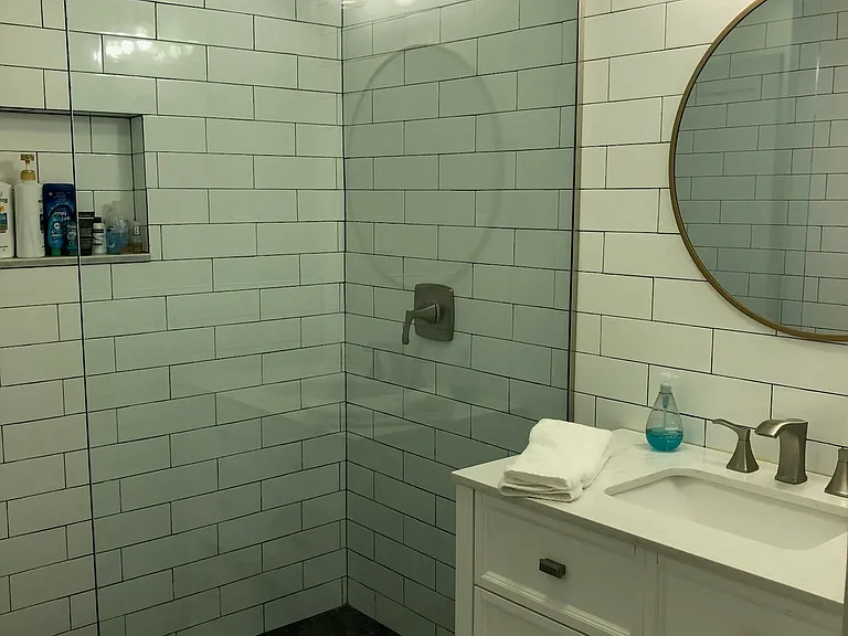 211 W 51st St #1 — Photo 17