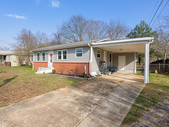 3rd image of 552 Weaver St