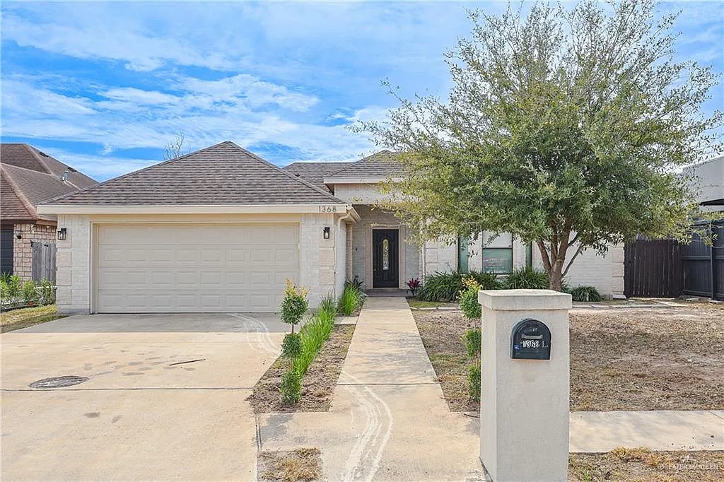 3 bed, 2.5 bath, 1906 sqft, $2,200 — Photo 1
