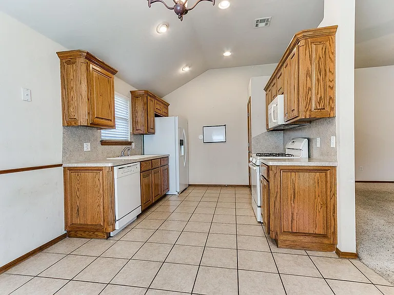 1708 Meadow Run Dr — Photo 4