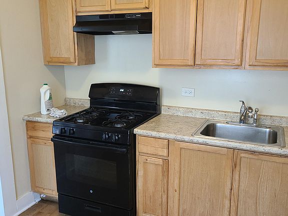 3rd image of 415-417 S Lotus Ave Floor 2