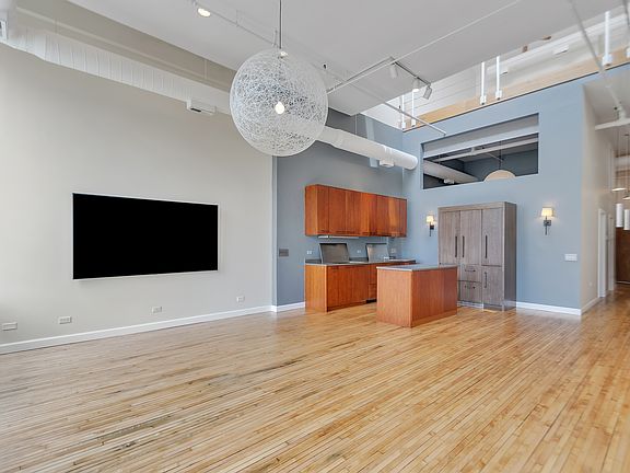 4th image of 3024 N Lincoln Ave