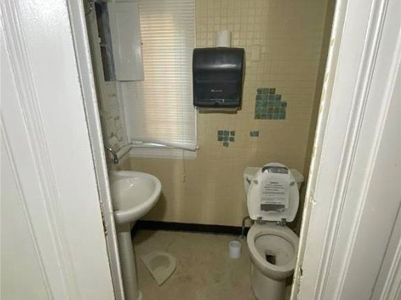 20th image of 301 Grove St