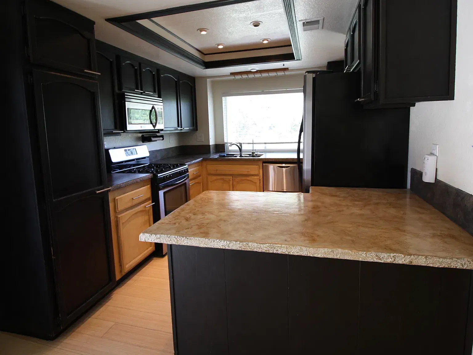 3 bed, 1364 sqft, $6,000 — Photo 4
