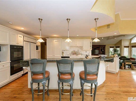 4th image of 25 Victorian Ln