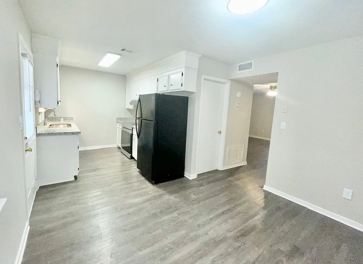 Building Photo - 403 Lindale St #B
