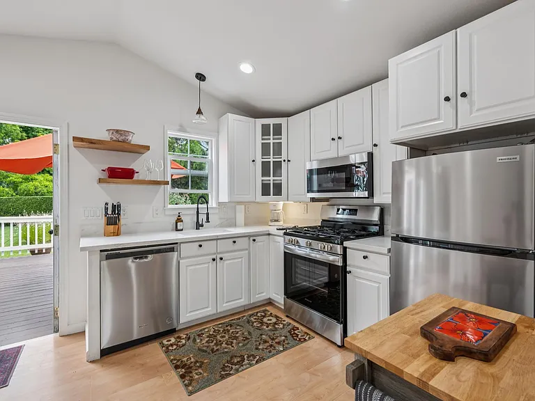 121 Laurel Ave — Photo 10