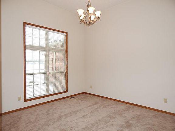 3rd image of 585 Madison Trl