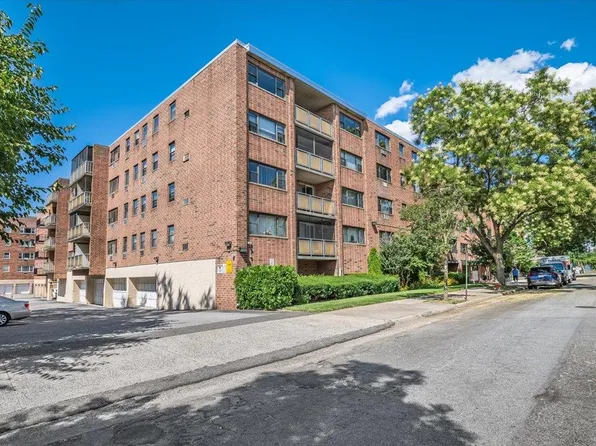 100 Clinton Avenue #4T, Mineola, NY 11501
