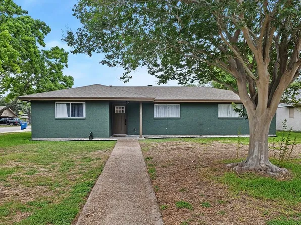 102 Terlingua Dr, Portland, TX 78374