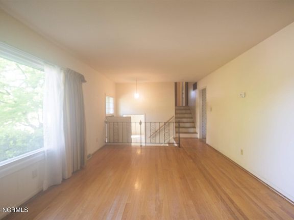 5th image of 459 Albemarle Dr