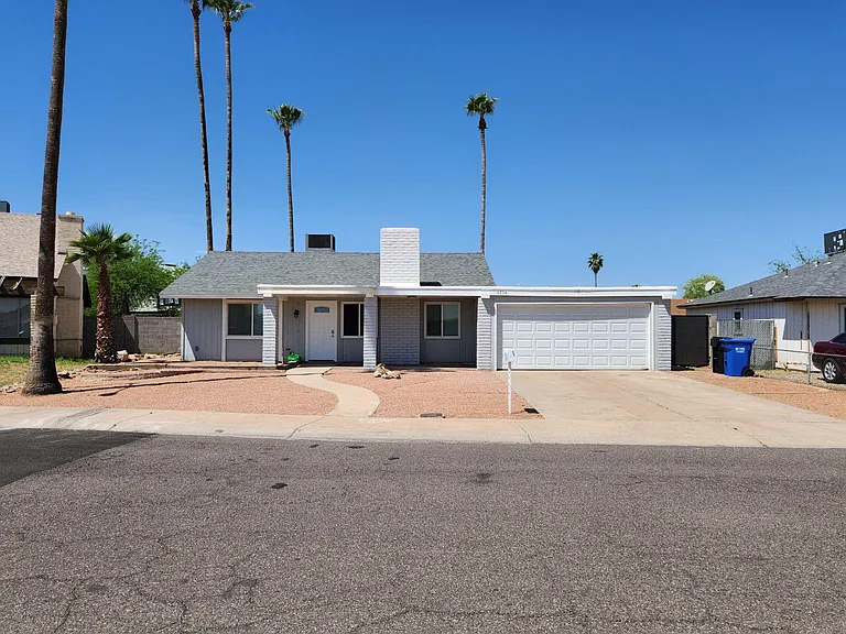 6834 S 43rd Pl — Photo 2