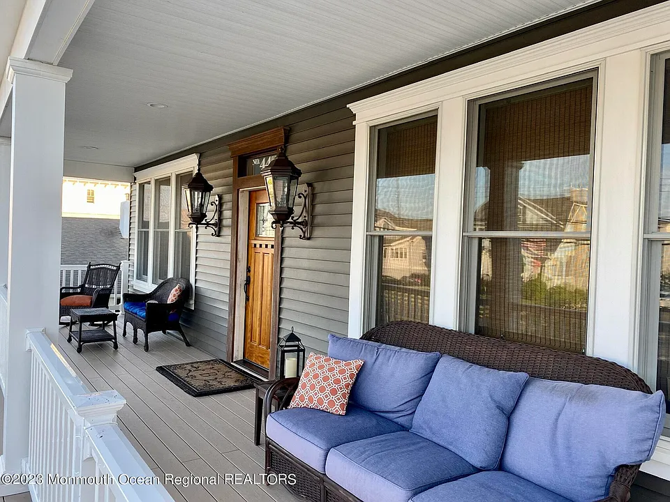 447 Main St E